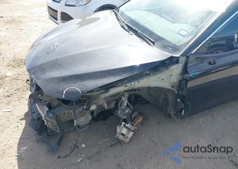 2021 Toyota Camry Le z USA, uszkodzony, nr VIN 4T1C11AK5MU466209
